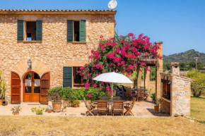 Finca rural Can Carboneta con piscina y gran jardín
